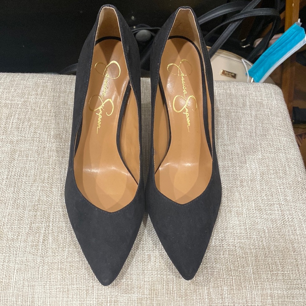 Jessica Simpson black pointy heel